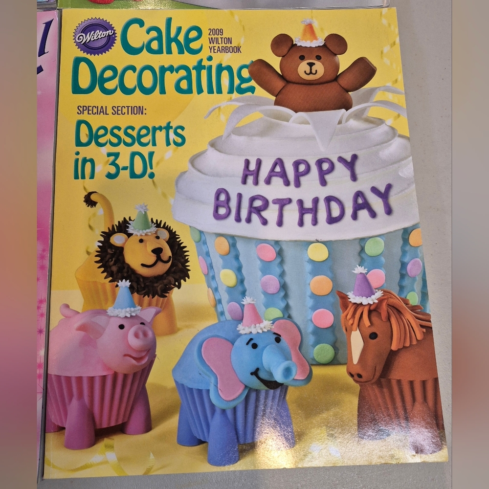 Wilton Cake Decorating Book Set - Picture 7 of 7
